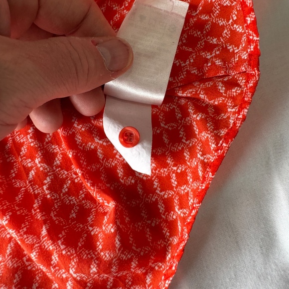 Dalia Plus Women's Long Sleeve Lightweight Satin Pullover V-Neck Blouse Red‎ 2X - Picture 12 of 14